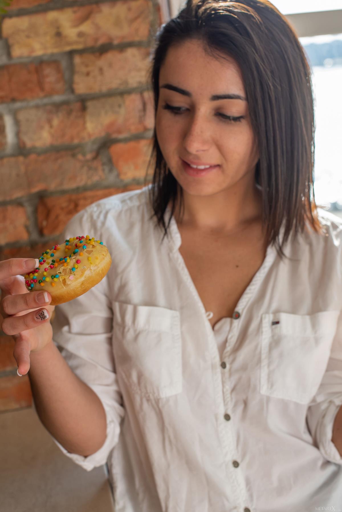 Фотосессия сооблазнительной Sweet Breakfast Dionisia