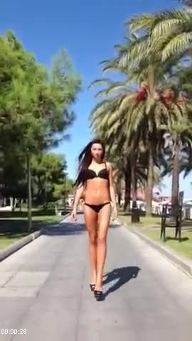 [Image: 112308059_Stasy_Melnichyk_Catwalk.jpg]