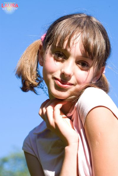 [Image: 118281593_Laura-108-109.jpg]