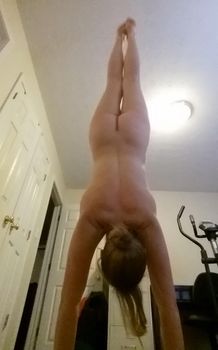 [Image: 120396900_03.jpg]