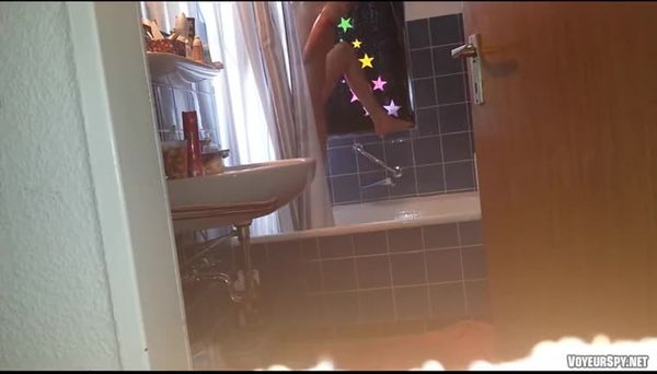 Roommate Secretly Filmed In The Shower Vbaiyw