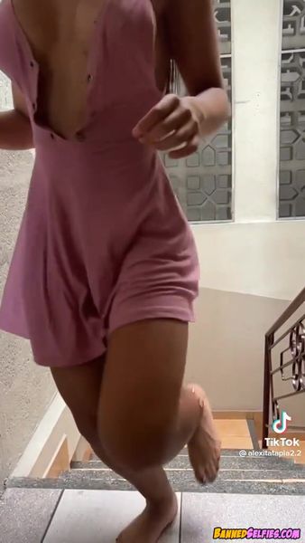 Samantha – Quick Nude Tease Young Girl