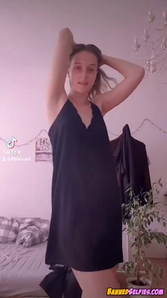 Gracelyn &#8211; Quick Nude Tease Shy Teen On Tiktok