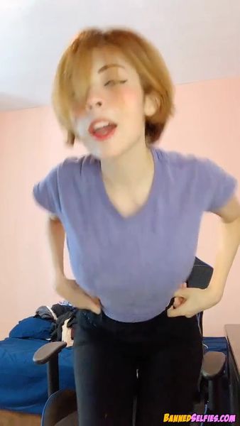 Abril – College Girl First Time Nude Selfie On Instagram