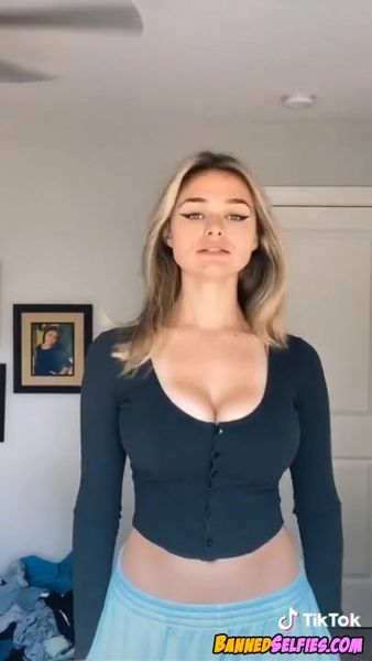 Addyson – Sexy Babe Strips Tiktok 1
