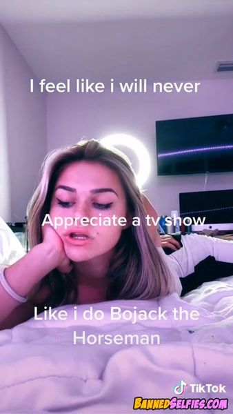 Alexus – Epic 18 Years Old College Babe Nude Tiktok Selfie