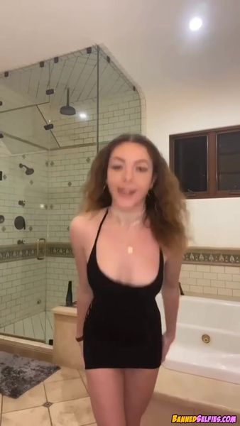 Amaya – Teen Nude Tiktok Selfie