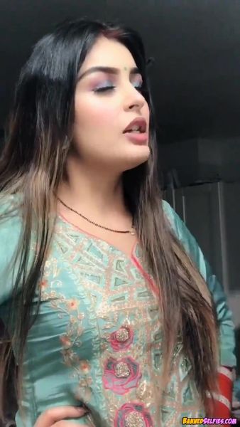 Araceli – 18 Years Old Girl Teases Perfect Body On Instagram
