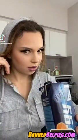 Bailey – Quick Nude Tease 21 Years Old