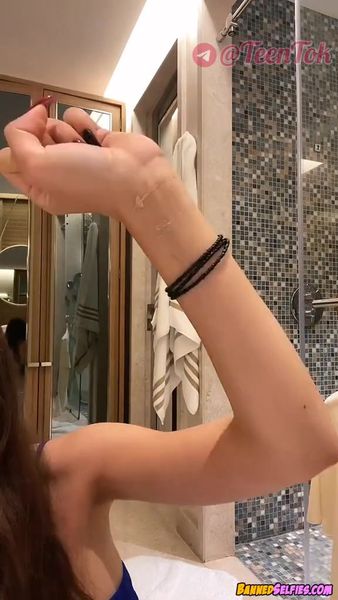 Cassandra – Young Babe Talked Into Nude Selfie By Complete Stranger On Tiktok