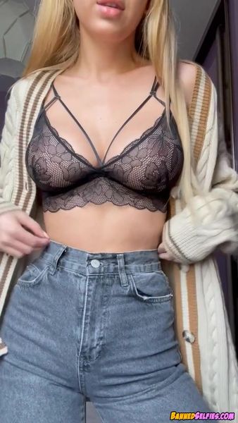 Diana – Hot Amateur Teen Striptease