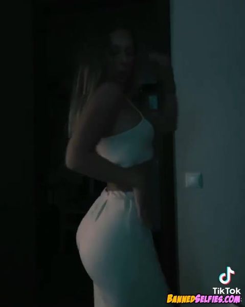 Emmy – First Time Nude Tiktok