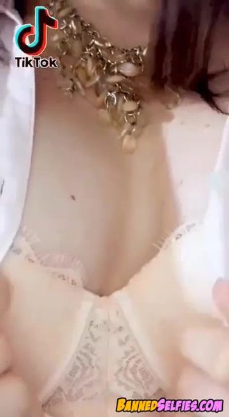 Genevieve – 22 Year Old Cheerleader Girl Nude On Tiktok