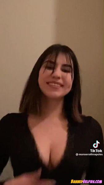 Helena – Nude Tiktok Selfie