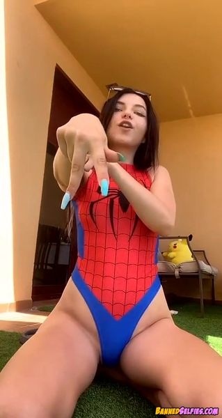 Jade – 21 Years Cheerleader Babe Nude Selfie