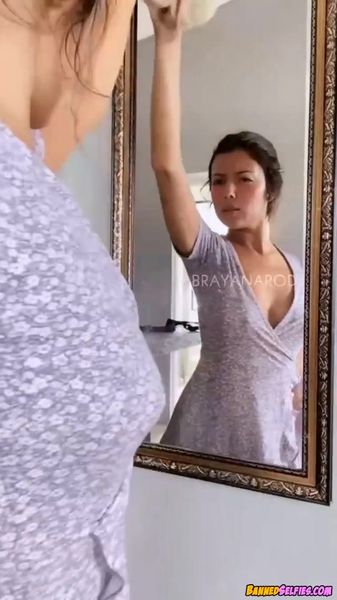 Jade – Babe Strips And Shows On Instagram