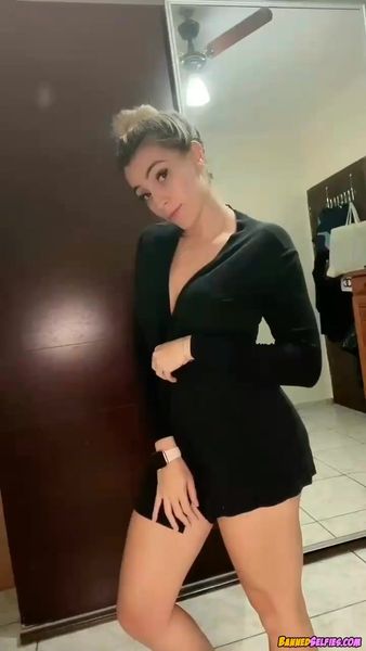 Jamya – 20 Years Cheerleader Girl Nude Selfie