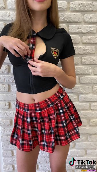 Jennifer – Quick Nude Tease Young Girl