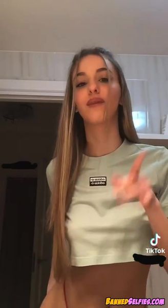Jolie – Quick Tease 18 Years Old On Instagram
