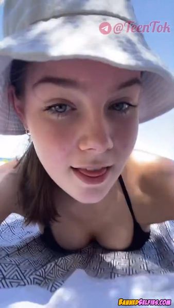 Juliana – Amazing 22 Years Old Cheerleader Girl Nude Instagram Selfie