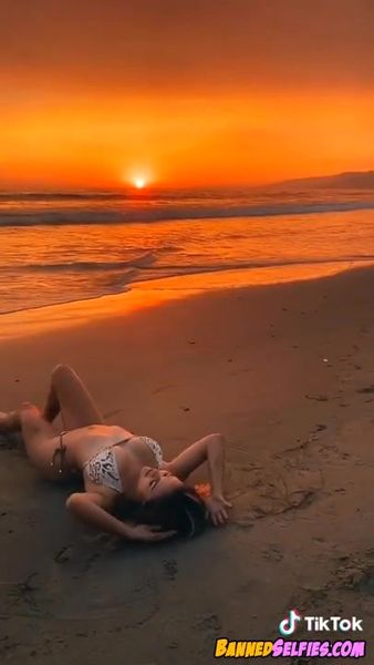Kaliyah – Epic 20 Years Old Cheerleader Girl Nude Tiktok Selfie