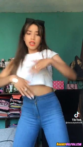 Karina – Quick Tease 18 Years Old On Tiktok