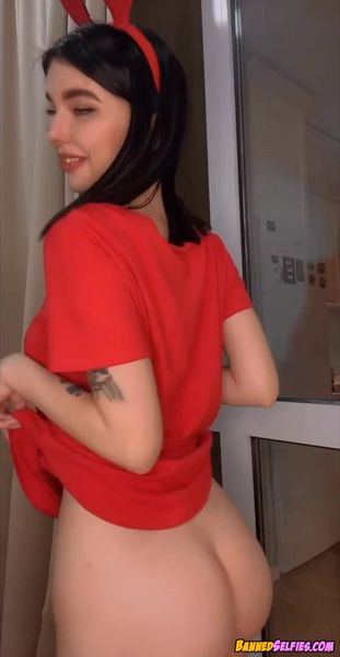 Kenley – Teen Reveals Her Beautiful Breasts