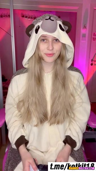 Madelyn – 20 Year Super Hot Girl Nude On Tiktok