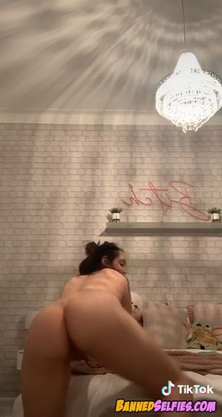 Mckinley – Amazing 21 Years Old College Girl Nude Instagram Selfie