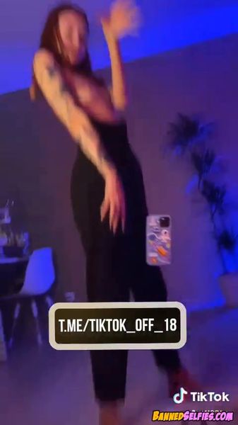 Parker – Hot Tiktok Selfie