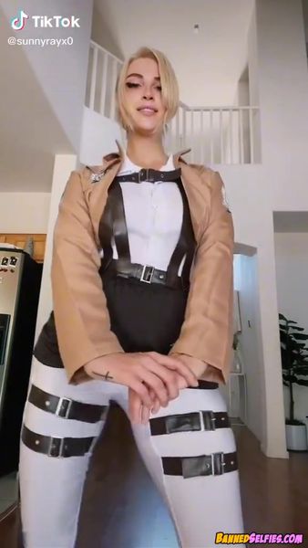 Rylie – 20 Years Cheerleader Girl Nude Selfie