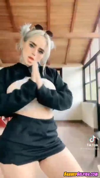 Sierra – Amazing 22 Years Old College Babe Nude Instagram Selfie