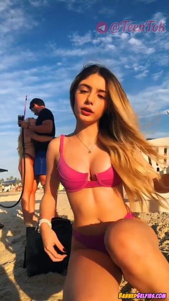 Gracie – Amazing 20 Years Old Cheerleader Girl Nude Tiktok Selfie