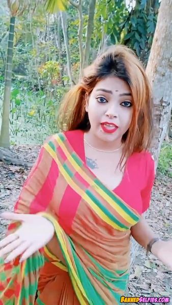 Kaila – Quick Nude Tease Shy Young Girl On Tiktok