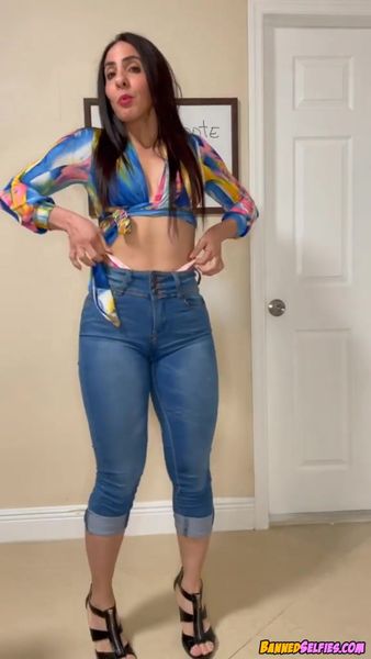 Kiley – Teen Perfect Body Selfie Show On Tiktok