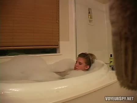 Bubble Bath Blonde Masturbates Vbabqo